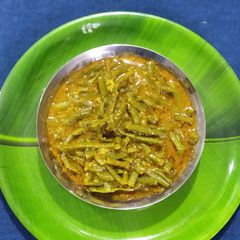 A picture of Cluster beans sabji in curd.