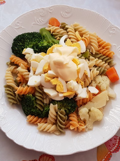 Una foto de Espirales con verduras y huevo 😋