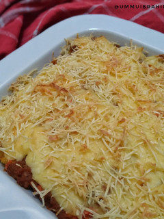 Foto resep Cheesy Bolognese Baked Potatoes