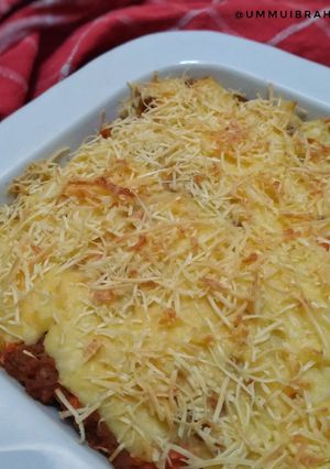 Foto resep Cheesy Bolognese Baked Potatoes
