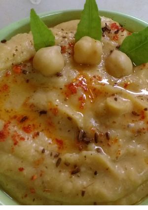 A picture of Hummus.