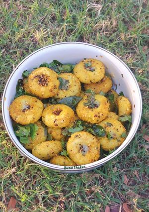 સૂજી બોલ્સ રેસીપી મુખ્ય ફોટો