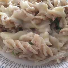 Una foto de Pasta blanca con atún