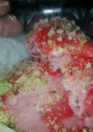 A picture of Easy and quick without machine Strawberry icecream 🍨🍨.
