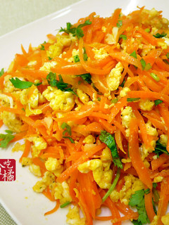 鹹蛋炒紅蘿絲☆ 鹹蛋&蔬菜7 的食譜成品照片