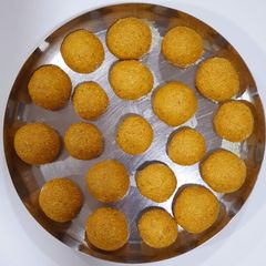 A picture of Besan ladoo.