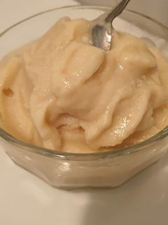 Una foto de Helado de pera con yogur natural sabor menta