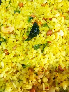 எலுமிச்சை அவல் உப்புமா(lemon aval upma recipe in tamil) செய்முறை முக்கிய புகைப்படம்
