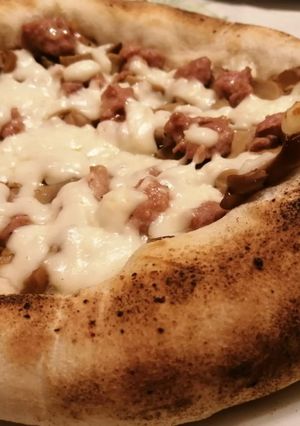 Una foto de Como hacer pizza de champiñones y chorizo fresco