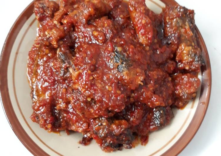 Bahan mengolah Balado Ikan Asap Lezat