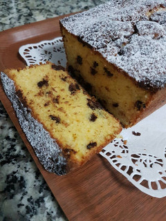 Una foto de Bizcocho de mandarina y pepitas de chocolate 🍊🍫