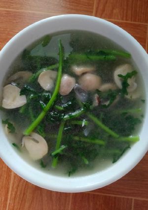 Hình của món Canh nấm rơm cải cúc.