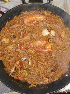 Una foto de Fideuá de mariscos