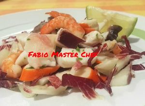 Foto di Insalata di Gamberi, Tentacoli di Seppie, Surimi di Granchio e Radicchio