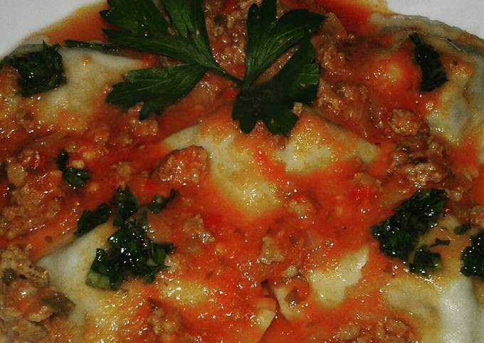 Raviolones De Espinaca Nuez Y Ricota Con Salsa Boloñesa Receta De ...