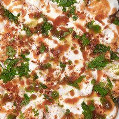 A picture of Dahi wada(soft fritters with tangy n spicy sauce/chutney)😋😊.