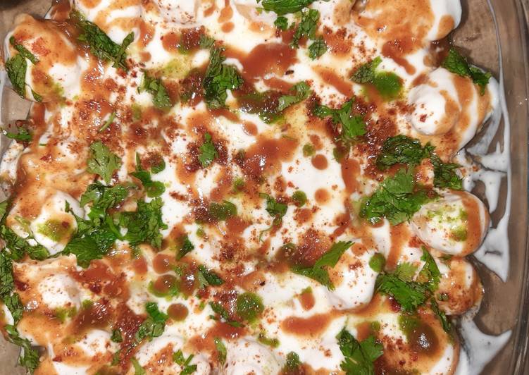 Dahi wada(soft fritters with tangy n spicy sauce/chutney)ππ