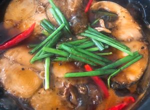 Hình của món Cá ngừ kho tiêu.