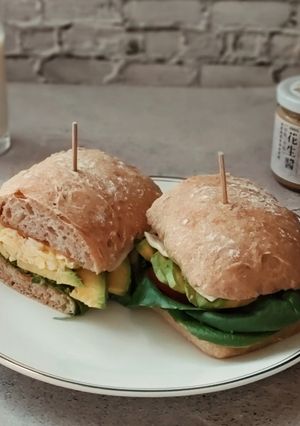 花生酪梨嫰蛋巧巴達 的食譜成品照片