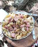 Fideos coditos con salchicha