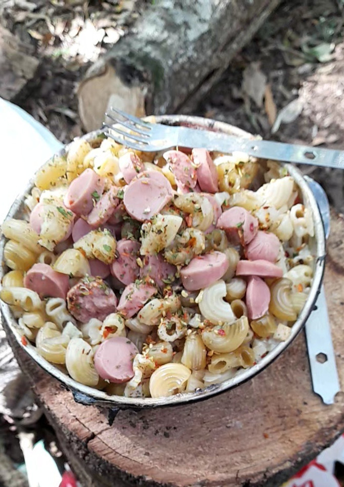 Una foto de Fideos coditos con salchicha