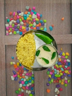 કઠી ખીચડી (Kadhi Khichdi Recipe In Gujarati) રેસીપી મુખ્ય ફોટો