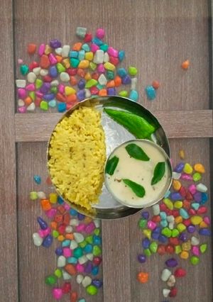 કઠી ખીચડી (Kadhi Khichdi Recipe In Gujarati) રેસીપી મુખ્ય ફોટો