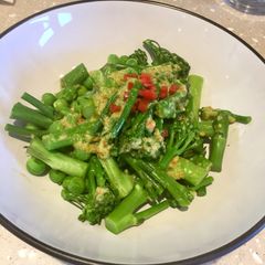 A picture of Green Veg with a Creamy Avocado & Charred Chilli Dressing.