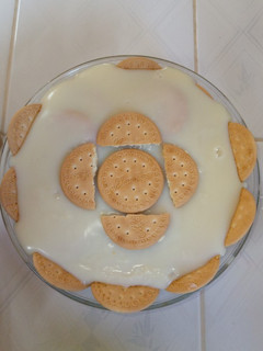 Una foto de Natilla con galletas Marías