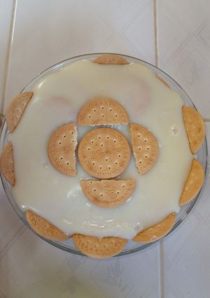 Una foto de Natilla con galletas Marías