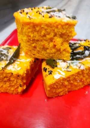 A picture of Besan dhokla / khaman dhokla.