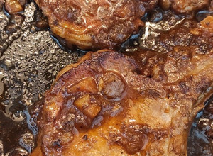 Foto principal de Chuleta de cerdo guisada con ají panca