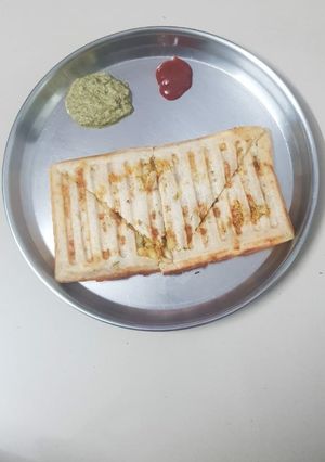 A picture of Rava, Oats Masala Sandwich.