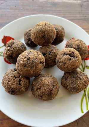 A picture of Sweet potato dessert balls.