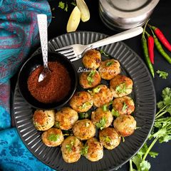 A picture of Khichu Balls (Gujarati Snack).