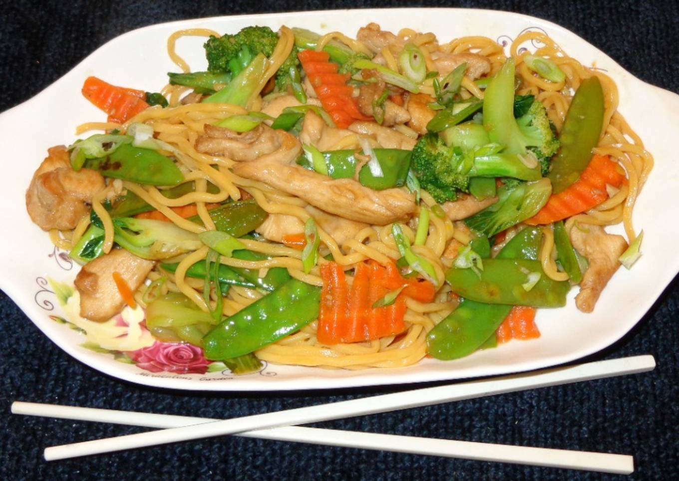 POLLO CHOW MEIN. JON STYLE
