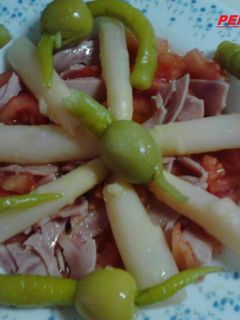 Una foto de Ensalada con espárragos picante