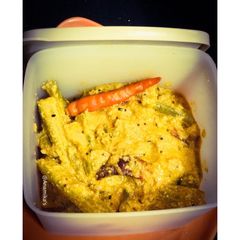 A picture of Sojne Data-Posto/Drumsticks in the thick Poppy seeds Gravy.