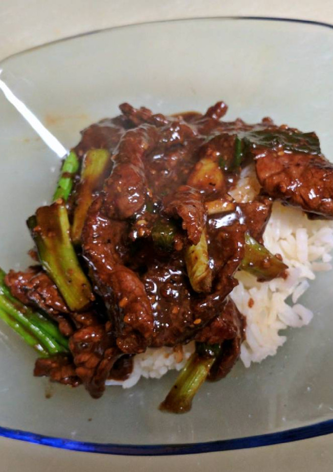 A picture of Mongolian Beef Rice Bowl.