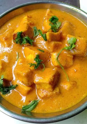 A picture of Paneer butter masala.