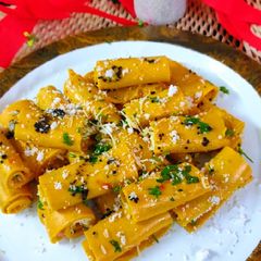A picture of Khandvi.