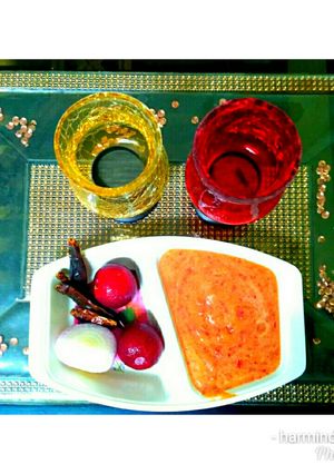 A picture of Plum onion chutney.