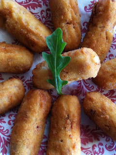 Una foto de Croquetas de queso rallado