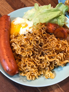 剩菜炒泡麵 的食譜成品照片