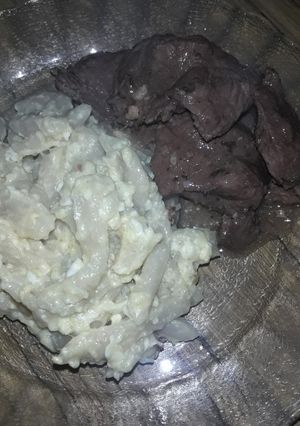 Una foto de Cleis con bifes a la olla