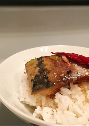 Hình của món Cá nục kho cay.