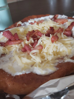 Lángos - teljes kiőrlésü és fehér lisztből recept fotója