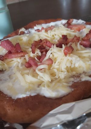 Lángos - teljes kiőrlésü és fehér lisztből recept fotója