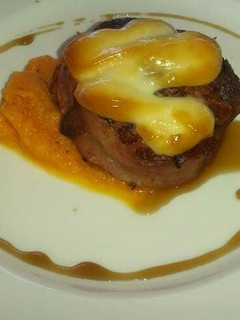 Una foto de Solomillo de cerdo con foie de pato y calabaza