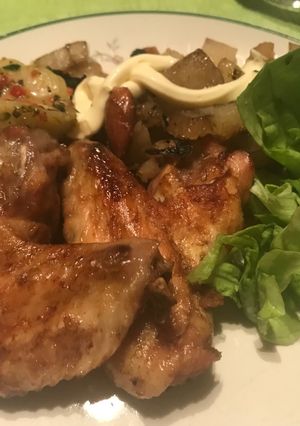 Una foto de Alitas de pollo a el azúcar negra. Ideal para el día del amigo